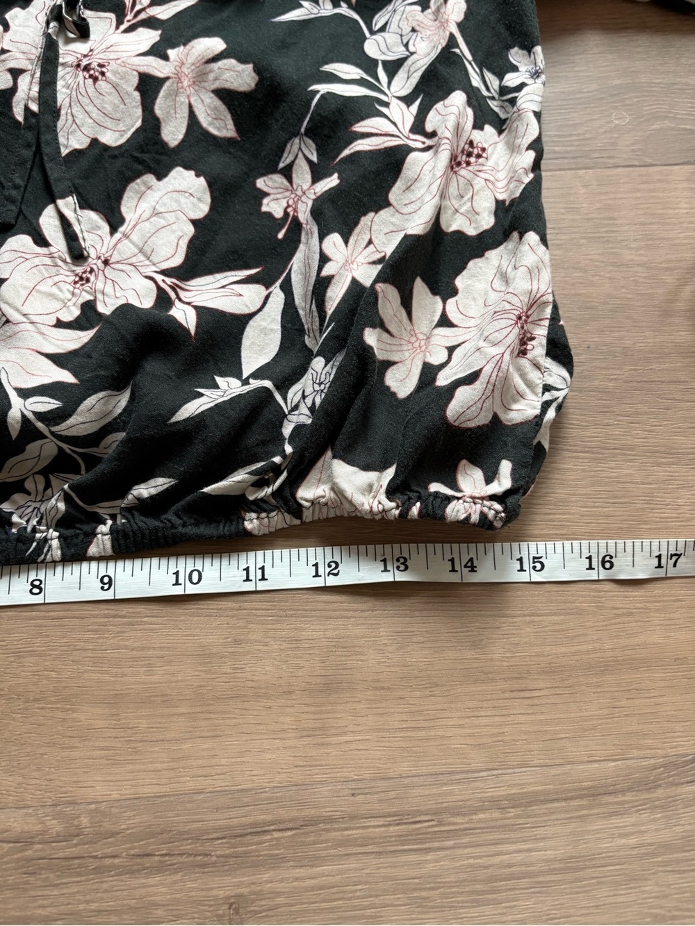 Sanctuary Boho Floral Off-Shoulder Peasant Crop Top in Black and Ivory- size S - Picture 7 of 8